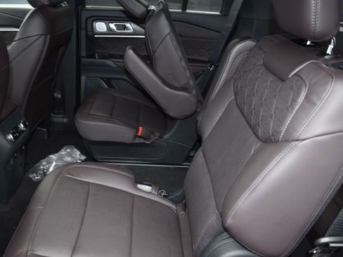 Used 2025 Ford Explorer Platinum w/ Ultimate Package image 12