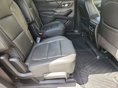 Used 2021 Chevrolet Traverse LT image 25