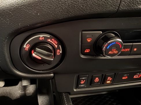 Used 2022 Nissan Frontier PRO-4X w/ Pro-4X Premium Package image 15