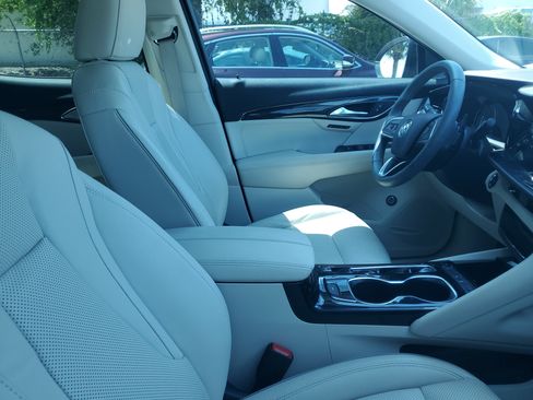 Used 2021 Buick Envision Essence FWD image 11