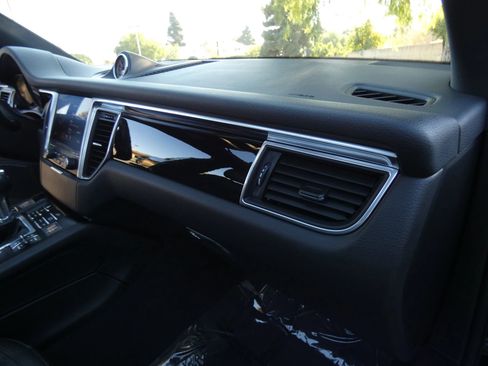 Used 2018 Porsche Macan Sport Edition image 34