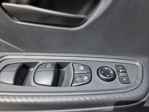 Used 2025 Nissan Versa S FWD image 27