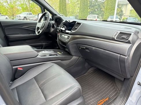 Used 2024 Honda Passport TrailSport image 14
