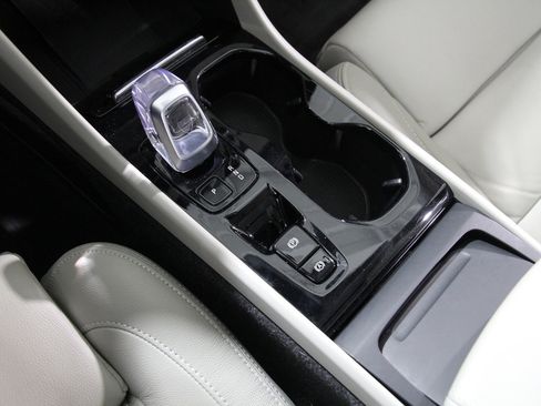 Used 2023 Volvo XC40 B5 Plus w/ Driver Assist Package image 15