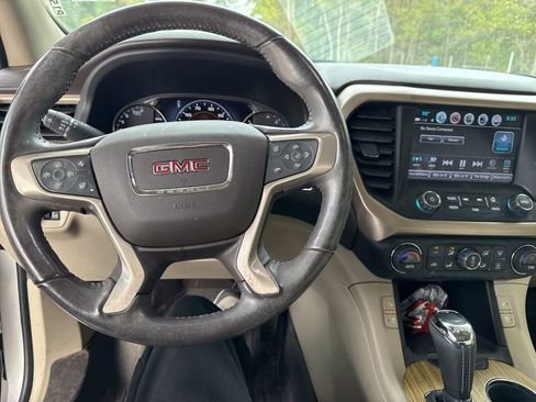 Used 2019 GMC Acadia Denali w/ Technology Package image 4