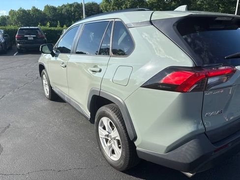 Used 2021 Toyota RAV4 XLE w/ Convenience Package FWD image 9