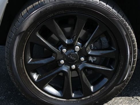 Used 2018 Jeep Grand Cherokee Altitude image 14