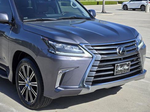 Certified 2020 Lexus LX 570 4WD w/ Luxury Package image 10