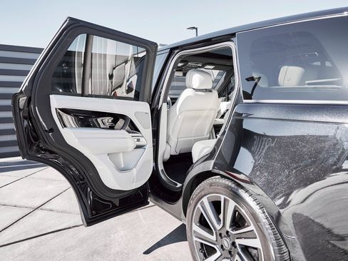 Used 2023 Land Rover Range Rover SE image 27