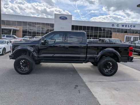 New 2026 Ford F250 Lariat w/ Black Appearance Package image 7
