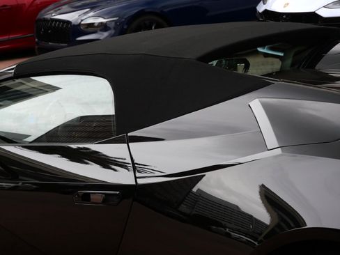 Used 2024 Lamborghini Huracan EVO image 11