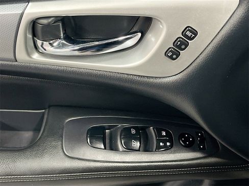 Used 2019 Nissan Pathfinder SL image 18