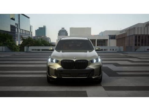 Used 2026 BMW X5 sDrive40i w/ M Sport Package RWD image 3