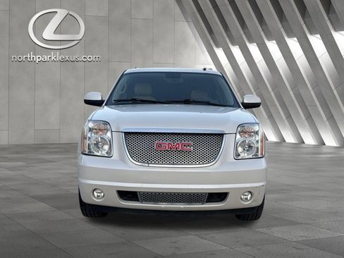 Used 2014 GMC Yukon XL Denali image 7