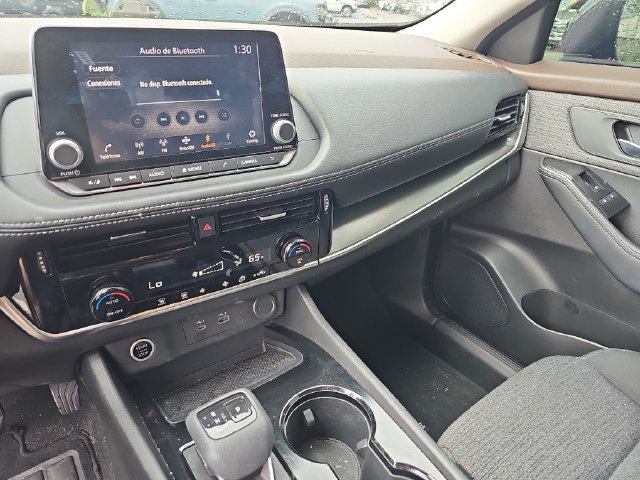 Used 2021 Nissan Rogue SV FWD image 23