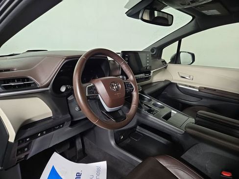 Used 2024 Toyota Sienna Platinum image 15