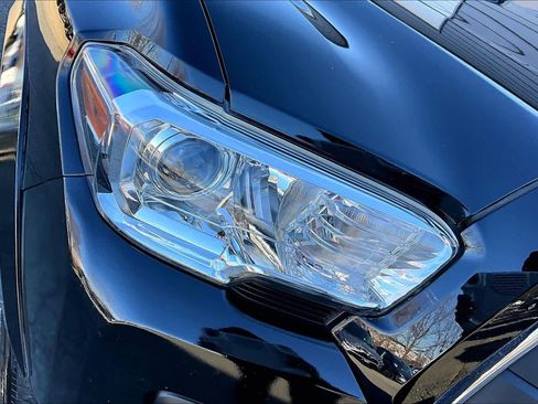 Certified 2021 Toyota Tacoma SR5 image 24