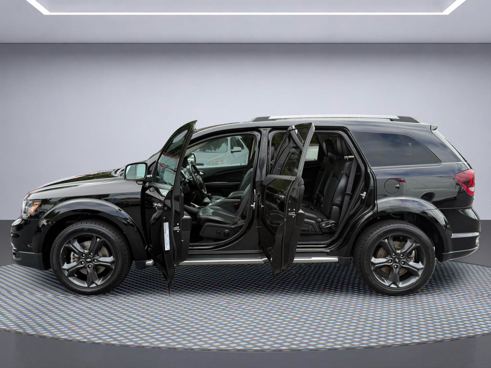 Used 2020 Dodge Journey Crossroad FWD image 11