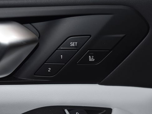 New 2026 BMW X5 xDrive40i w/ Executive Package image 4