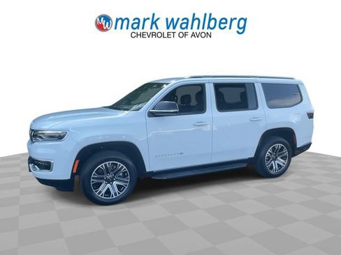Used 2025 Jeep Wagoneer Series II AWD/4WD image 4