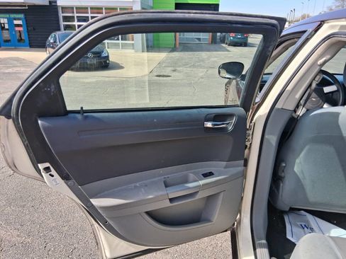 Used 2005 Chrysler 300 RWD image 15