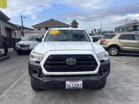Used 2018 Toyota Tacoma SR RWD image 2