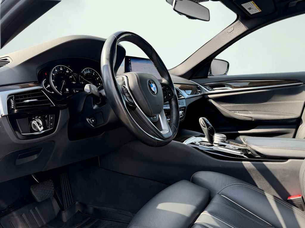Used 2019 BMW 530i xDrive w/ Convenience Package AWD/4WD image 2