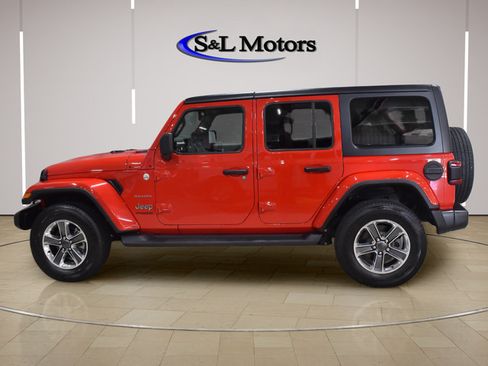 Used 2022 Jeep Wrangler Unlimited Sahara w/ Dual Top Group AWD/4WD image 4