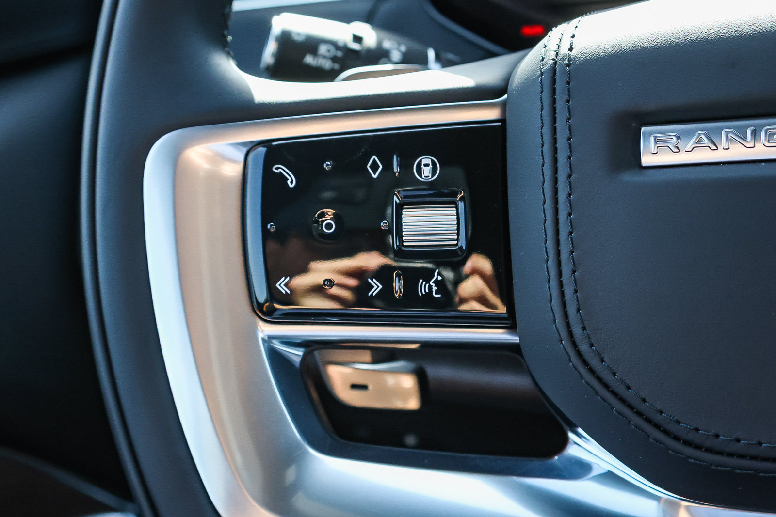 New 2026 Land Rover Range Rover SE AWD/4WD image 30