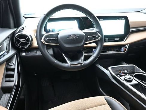 Used 2025 Chevrolet Equinox ACTIV w/ Safety and Technology Package FWD image 13