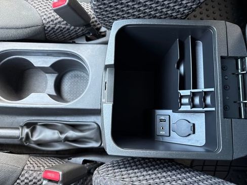 Used 2016 Nissan Frontier SV image 24