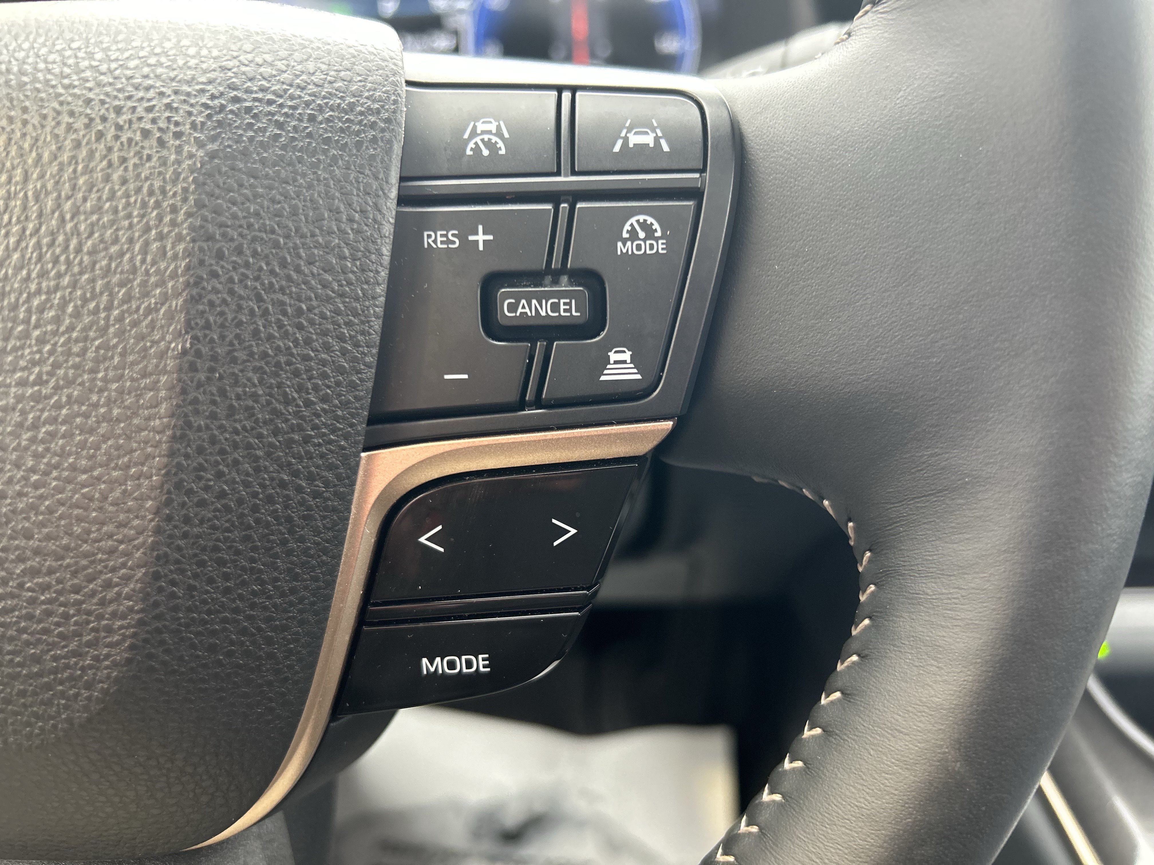 Certified 2025 Toyota Crown Signia AWD/4WD image 7