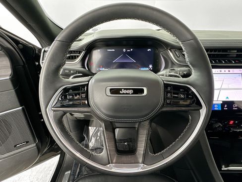 Used 2023 Jeep Grand Cherokee Overland image 11