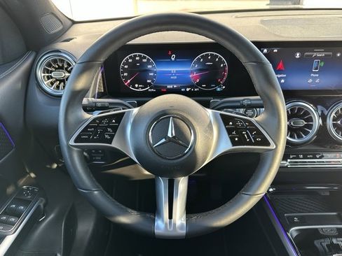 Used 2025 Mercedes-Benz GLB 250 4MATIC image 13