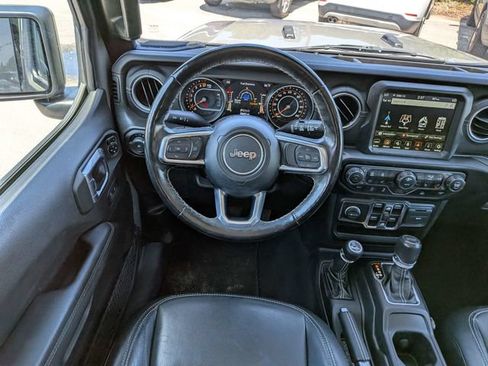 Used 2022 Jeep Wrangler Unlimited Sahara w/ Cold Weather Group AWD/4WD image 17