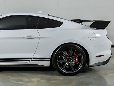 Used 2022 Ford Mustang Shelby GT500 w/ Carbon Fiber Track Pack RWD image 8