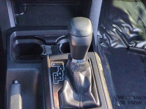 Used 2018 Toyota Tacoma TRD Off-Road w/ Technology Package image 12