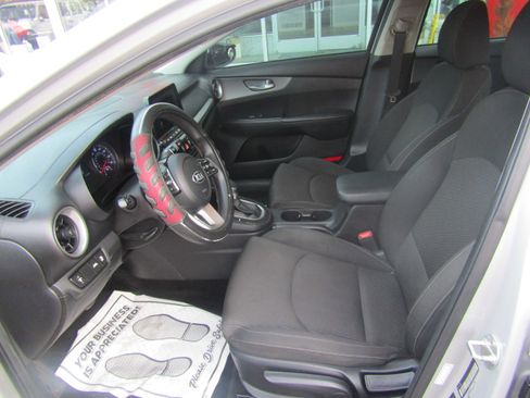 Used 2019 Kia Forte LXS image 9