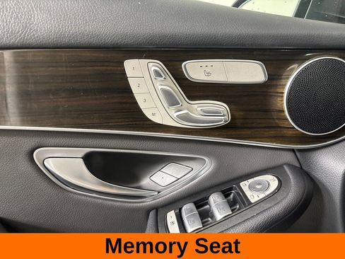 Used 2021 Mercedes-Benz GLC 300 4MATIC image 11