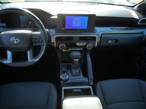 Certified 2024 Toyota Tacoma SR5 AWD/4WD image 11
