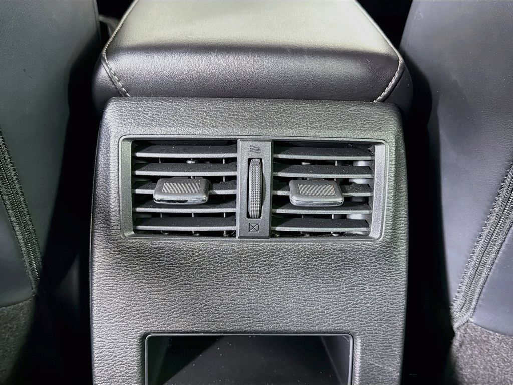 Used 2025 Mitsubishi Outlander AWD image 22