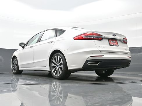 Used 2019 Ford Fusion SE image 28