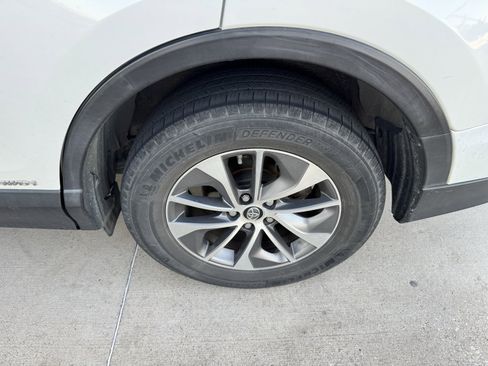 Used 2018 Toyota RAV4 LE Plus image 19