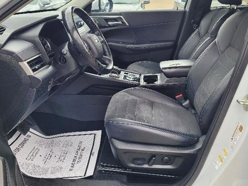 Used 2024 Mitsubishi Outlander SE image 9