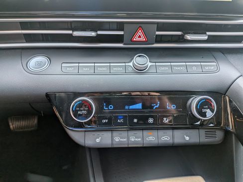 Certified 2023 Hyundai Elantra SEL w/ Convenience Package FWD image 17