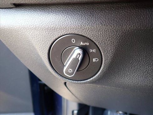 Used 2021 Volkswagen Jetta SE w/ SE Cold Weather Package FWD image 14
