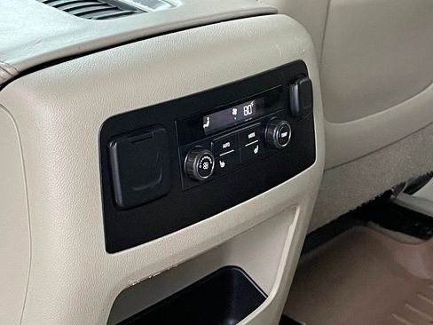 Used 2016 GMC Yukon XL Denali image 23