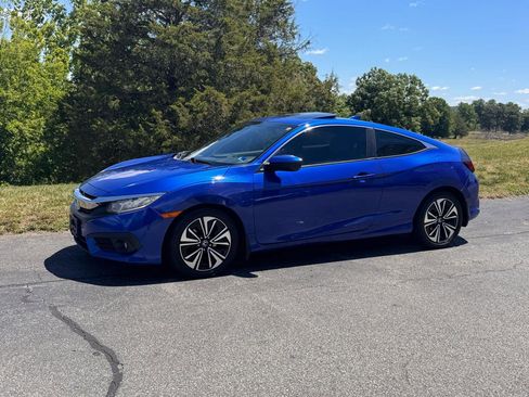Used 2018 Honda Civic EX-T image 3