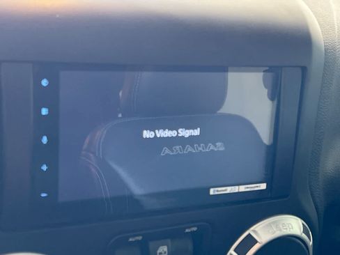 Used 2017 Jeep Wrangler Unlimited Sahara w/ Max Tow Package AWD/4WD image 17