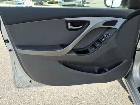 Used 2016 Hyundai Elantra SE w/ Option Group 02 FWD image 7